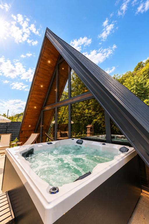 Jacuzzi uz fasadu